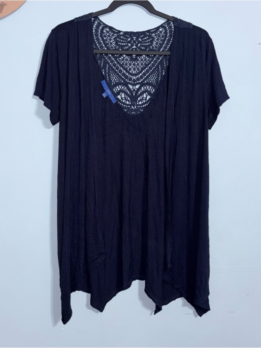 Apt 9 Large navy blue Crochet-Back V-Neck Tunic vest with shark bite hem